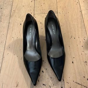 Nine West black heels size 7! Shorter heel.